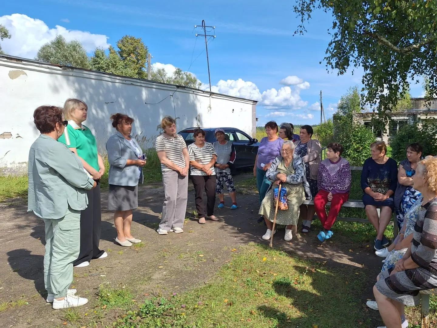 Прямой диалог с жителями: встреча в деревне Запрудново.